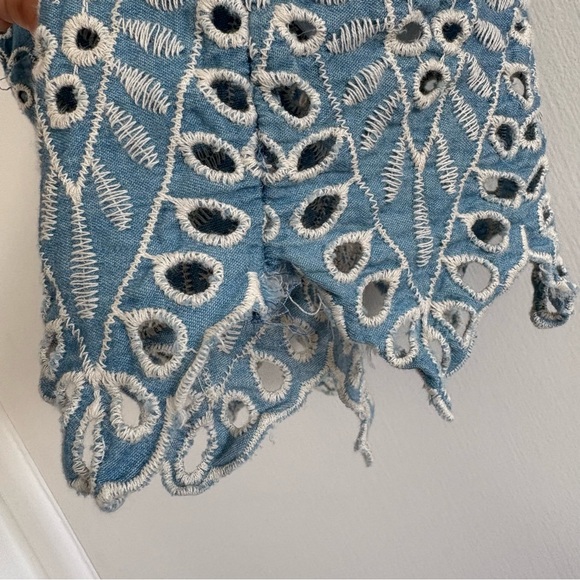 H&M Eyelet Embroidered Top - Picture 6 of 7